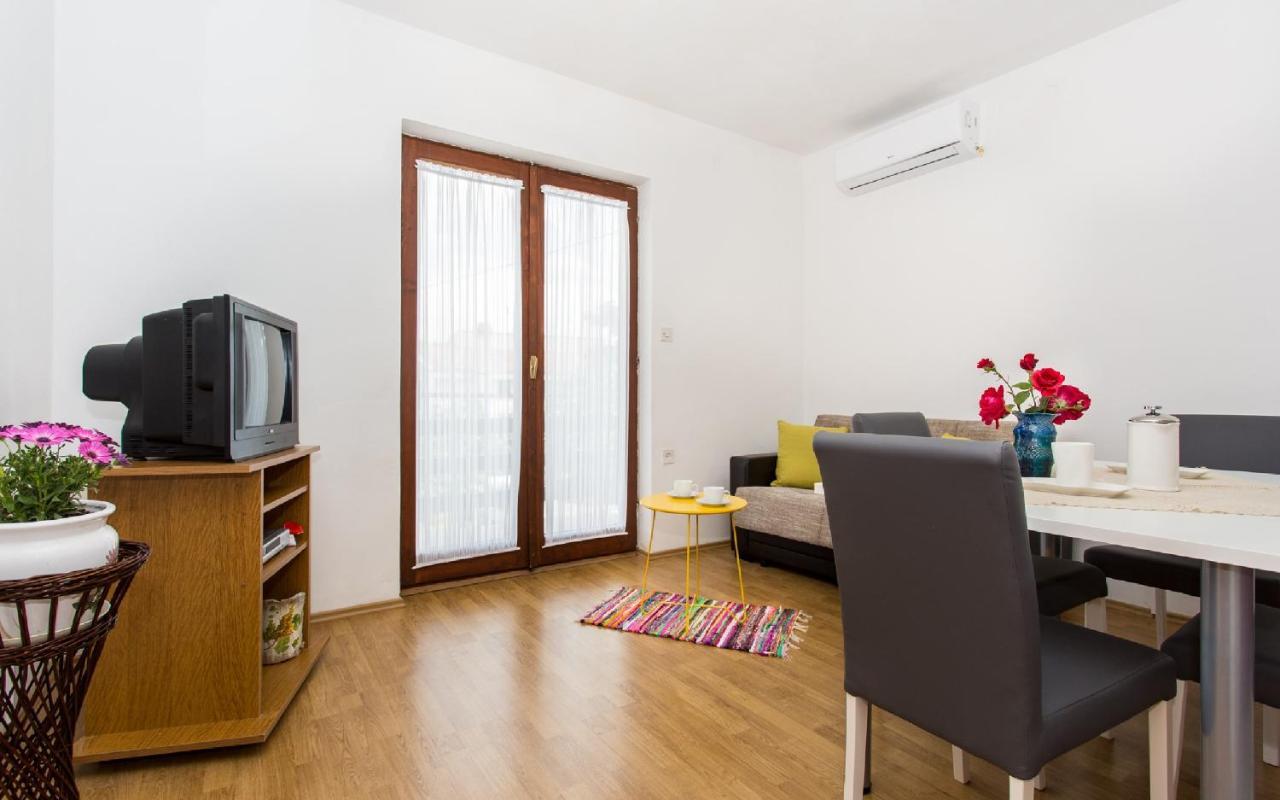 Apartman Broznic Šilo Esterno foto