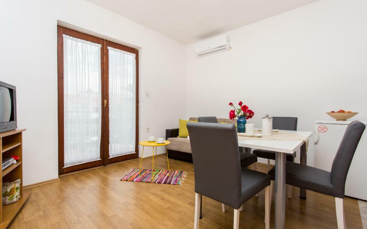 Apartman Broznic Šilo Esterno foto