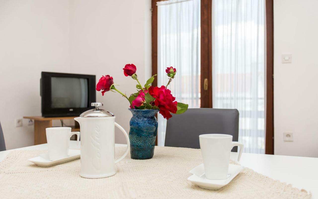 Apartman Broznic Šilo Esterno foto