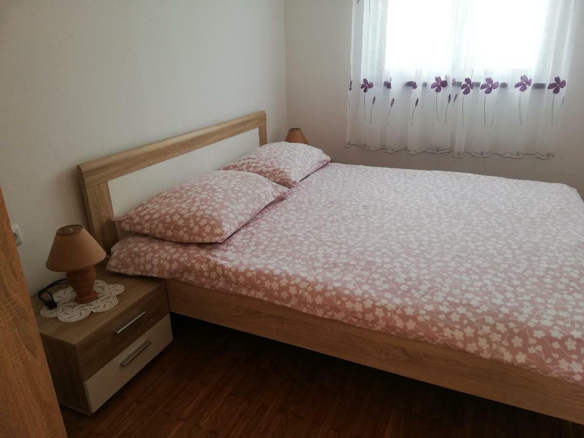 Apartman Broznic Šilo Esterno foto