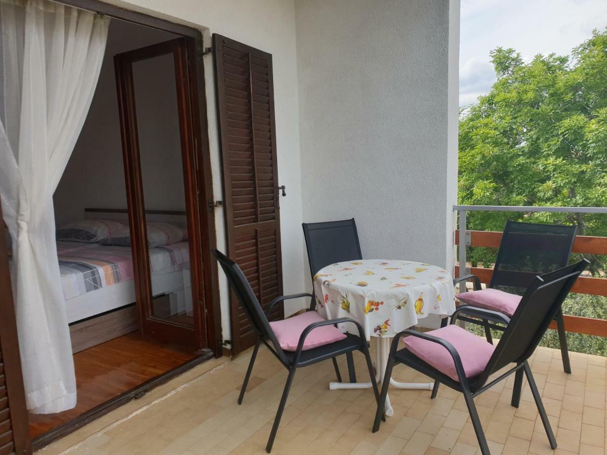 Apartman Broznic Šilo Esterno foto