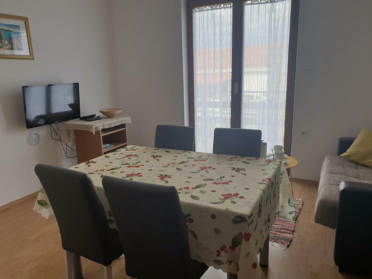 Apartman Broznic Šilo Esterno foto