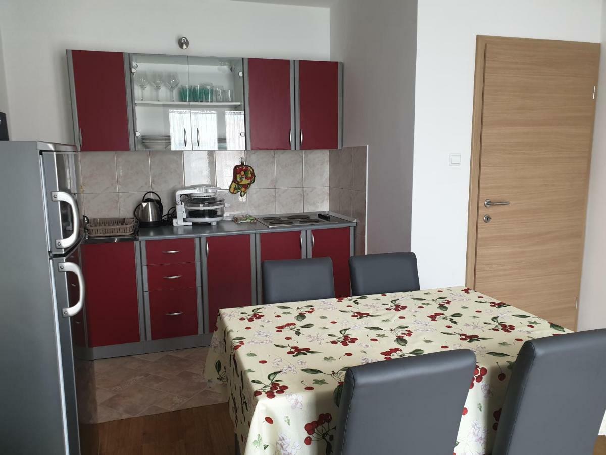 Apartman Broznic Šilo Esterno foto