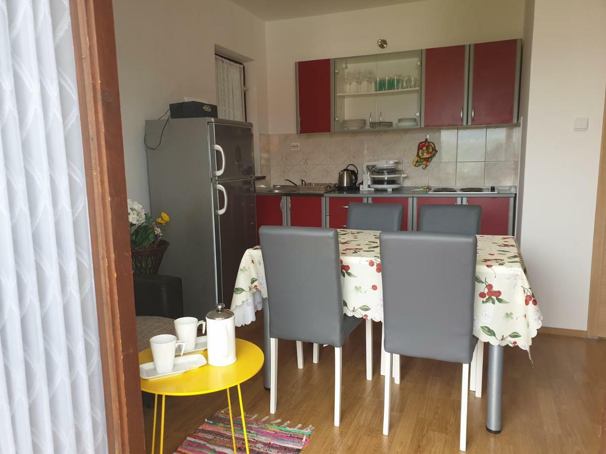 Apartman Broznic Šilo Esterno foto